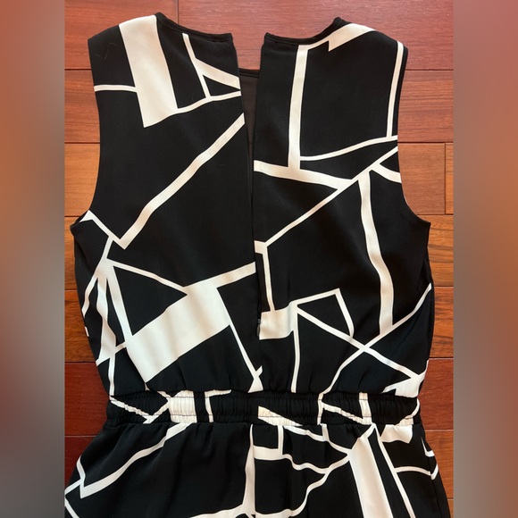 Dkny Jumpsuit Black and White Geometric EUC Size 0 - Picture 2 of 7